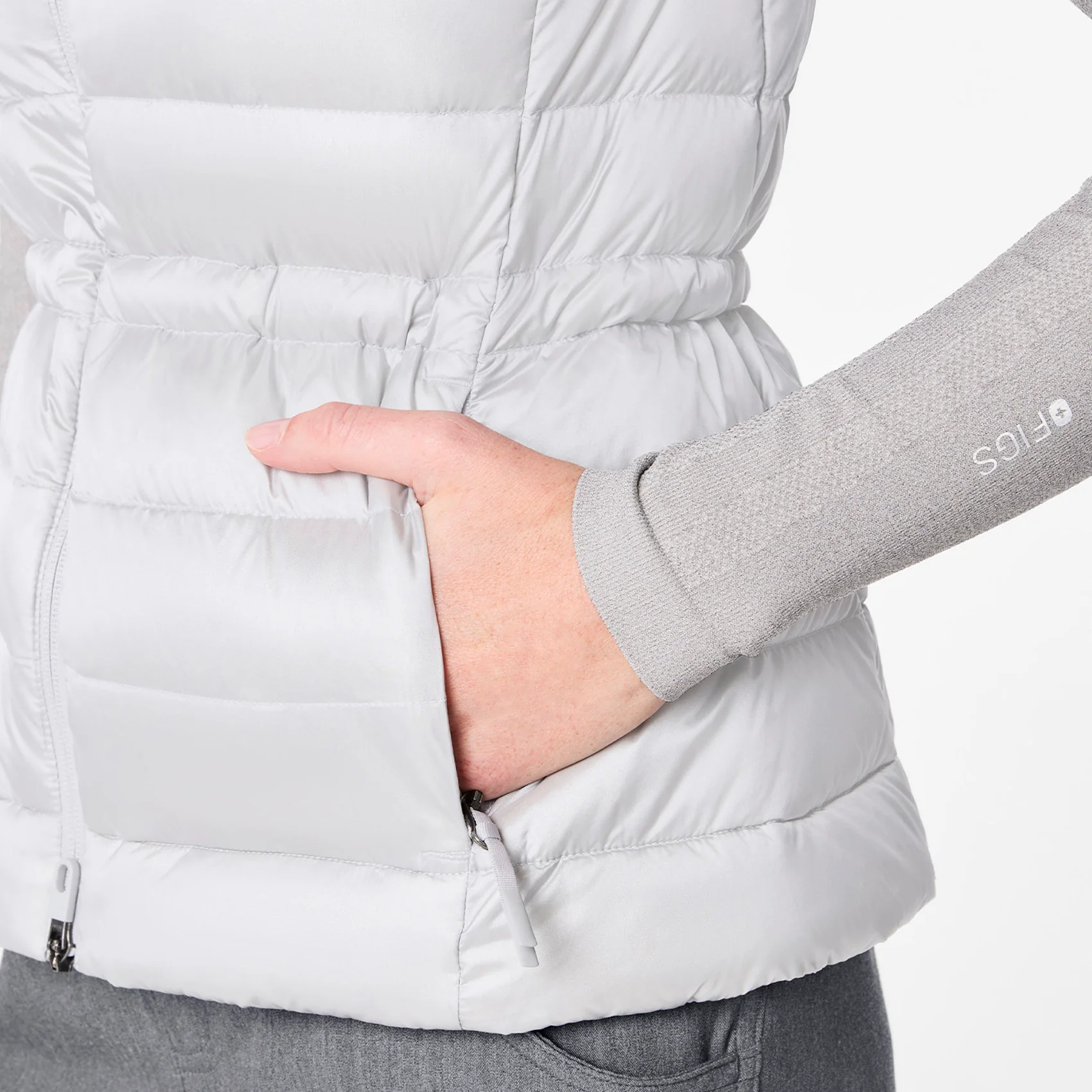 women's Silver Frost On-Shift Metallic Puffer Vest - Image 7